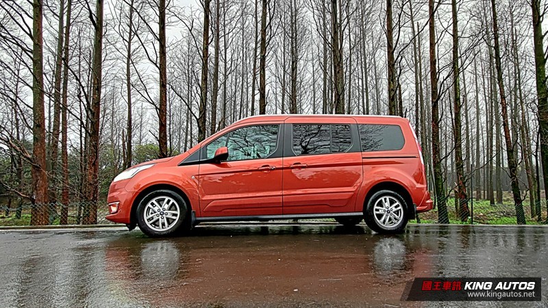 《Ford Tourneo Connect》玩咖版試駕︱獨樂樂也可、眾樂樂也行,還有完善安全配備! 《Ford Tourneo Connect》玩咖版試駕︱獨樂樂也可、眾樂樂也行,還有完善安全配備!