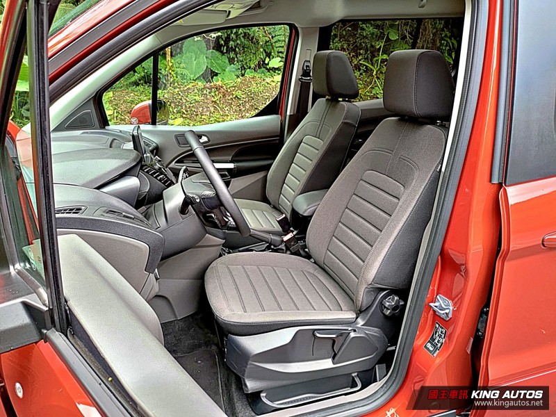 《Ford Tourneo Connect》玩咖版試駕︱獨樂樂也可、眾樂樂也行,還有完善安全配備! 《Ford Tourneo Connect》玩咖版試駕︱獨樂樂也可、眾樂樂也行,還有完善安全配備!