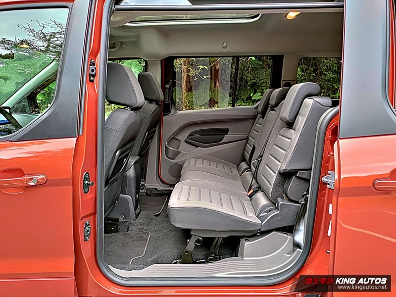 《Ford Tourneo Connect》玩咖版試駕︱獨樂樂也可、眾樂樂也行,還有完善安全配備! 《Ford Tourneo Connect》玩咖版試駕︱獨樂樂也可、眾樂樂也行,還有完善安全配備!