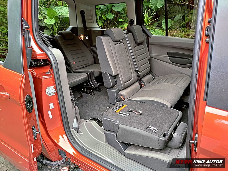 《Ford Tourneo Connect》玩咖版試駕︱獨樂樂也可、眾樂樂也行,還有完善安全配備! 《Ford Tourneo Connect》玩咖版試駕︱獨樂樂也可、眾樂樂也行,還有完善安全配備!
