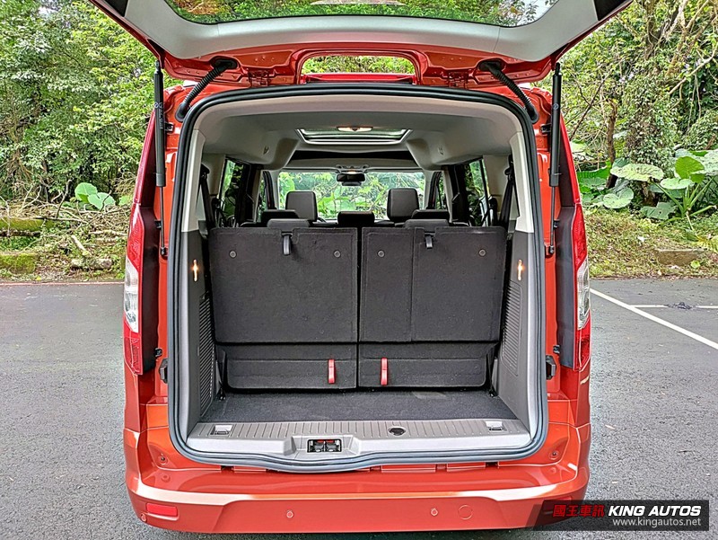 《Ford Tourneo Connect》玩咖版試駕︱獨樂樂也可、眾樂樂也行,還有完善安全配備! 《Ford Tourneo Connect》玩咖版試駕︱獨樂樂也可、眾樂樂也行,還有完善安全配備!