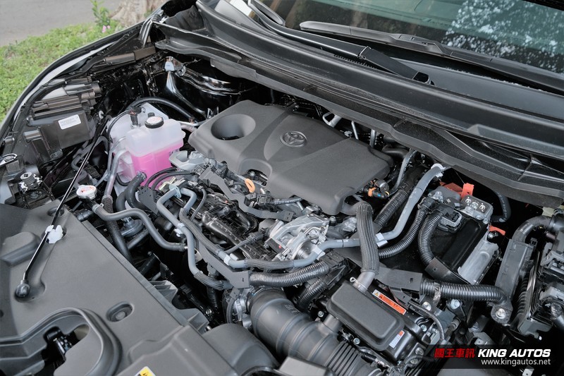 《Toyota Sienna Hybrid 鉑金版》試駕報導|內裝豪華真滿意 油電操駕更愜意 《Toyota Sienna Hybrid 鉑金版》試駕報導|內裝豪華真滿意 油電操駕更愜意