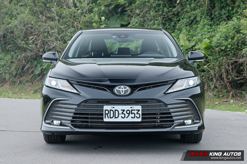 國王駕道︱小改款《Toyota Camry 2.0汽油車型》太超值?連四門馬3、國產Altis都難逃衝擊? 國王駕道︱小改款《Toyota Camry 2.0汽油車型》太超值?連四門馬3、國產Altis都難逃衝擊?