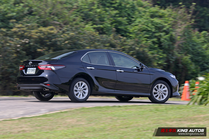 國王駕道︱小改款《Toyota Camry 2.0汽油車型》太超值?連四門馬3、國產Altis都難逃衝擊? 國王駕道︱小改款《Toyota Camry 2.0汽油車型》太超值?連四門馬3、國產Altis都難逃衝擊?