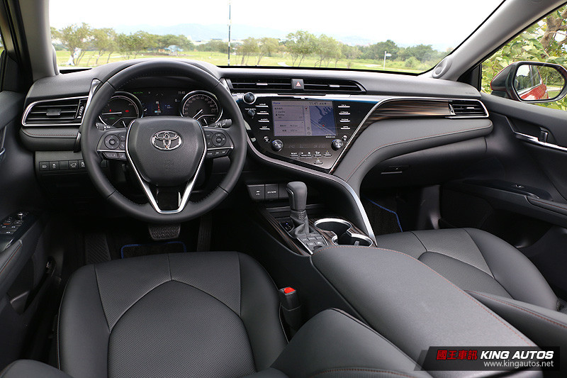 國王駕道︱小改款《Toyota Camry 2.0汽油車型》太超值?連四門馬3、國產Altis都難逃衝擊? 國王駕道︱小改款《Toyota Camry 2.0汽油車型》太超值?連四門馬3、國產Altis都難逃衝擊?