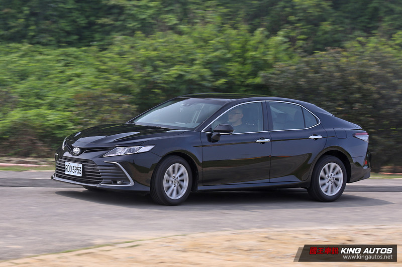 國王駕道︱小改款《Toyota Camry 2.0汽油車型》太超值?連四門馬3、國產Altis都難逃衝擊? 國王駕道︱小改款《Toyota Camry 2.0汽油車型》太超值?連四門馬3、國產Altis都難逃衝擊?