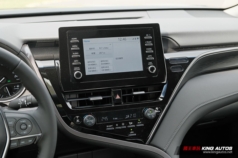 國王駕道︱小改款《Toyota Camry 2.0汽油車型》太超值?連四門馬3、國產Altis都難逃衝擊? 國王駕道︱小改款《Toyota Camry 2.0汽油車型》太超值?連四門馬3、國產Altis都難逃衝擊?