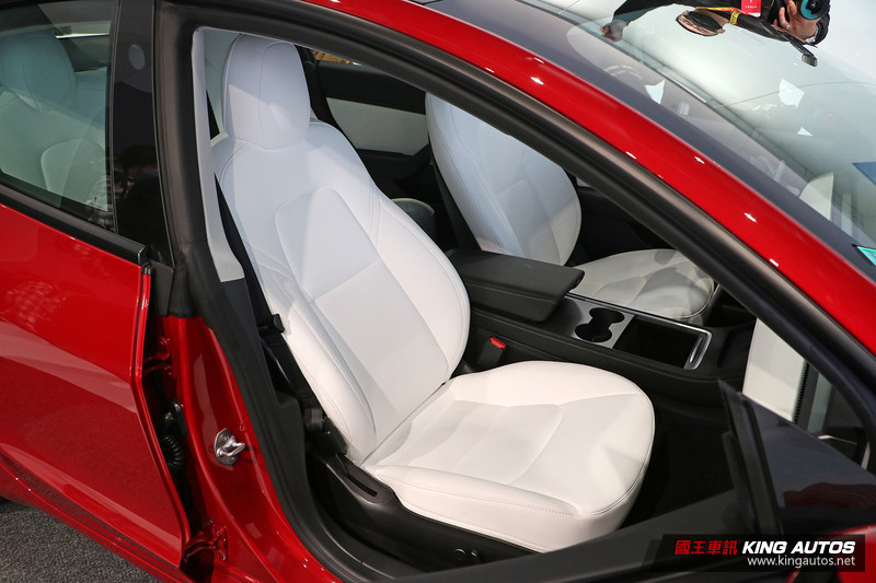 《Tesla Model 3》 第一季掛牌突破1,200輛 白色內裝現貨車宣告完售 《Tesla Model 3》 第一季掛牌突破1,200輛 白色內裝現貨車宣告完售