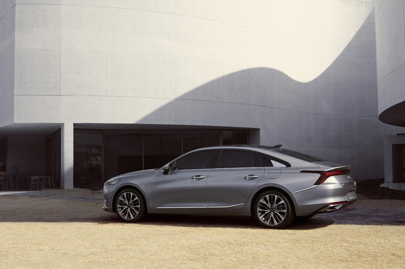 帥到沒倫理《KIA K8》台灣會不會引進?韓國單日接獲18,015張訂單 超越Hyundai 帥到沒倫理《KIA K8》台灣會不會引進?韓國單日接獲18,015張訂單 超越Hyundai