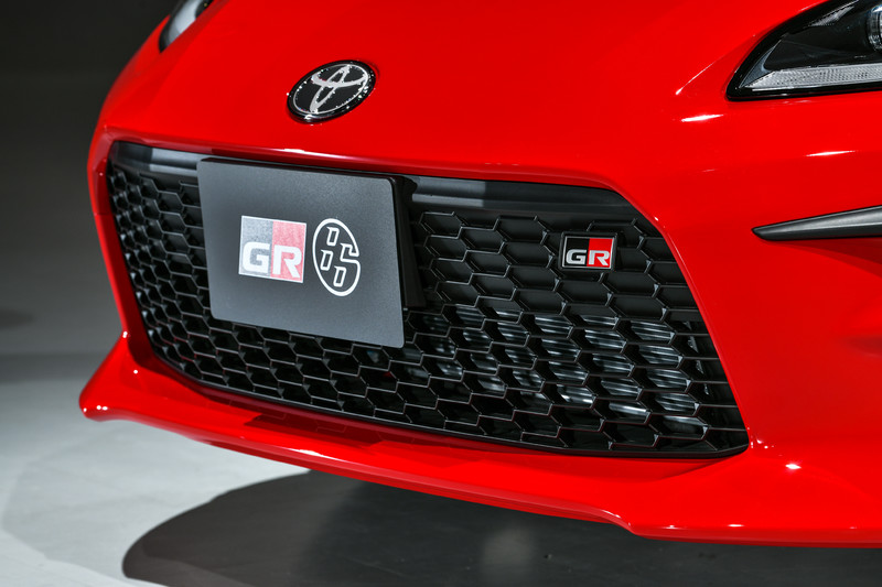 只有車頭不一樣?大改款《Toyota GR 86》與《Subaru BRZ》同步登場 預計今年第四季導入台灣 只有車頭不一樣?大改款《Toyota GR 86》與《Subaru BRZ》同步登場 預計今年第四季導入台灣