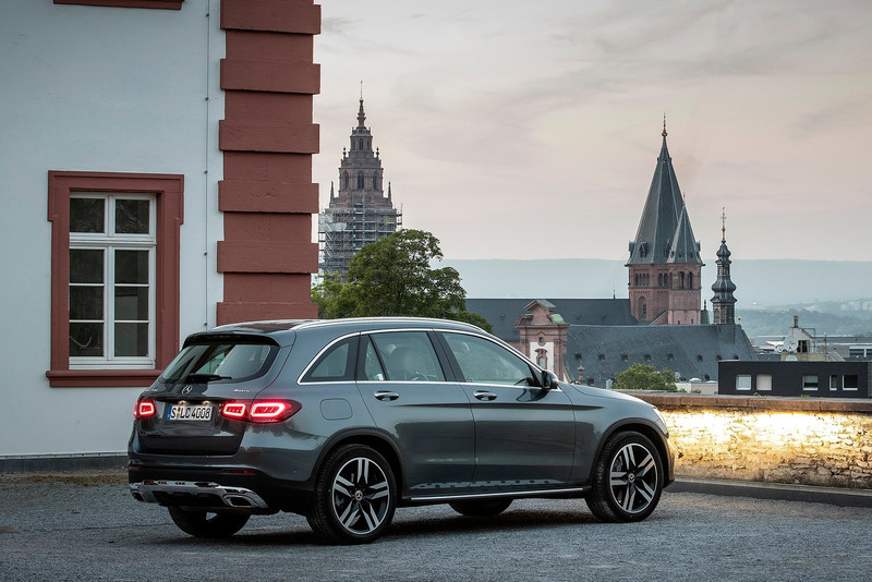 2021年3月《進口豪華品牌銷售排行》《M-Benz GLC》重返寶座《Tesla Model 3》白色內裝 深得民心 2021年3月《進口豪華品牌銷售排行》《M-Benz GLC》重返寶座《Tesla Model 3》白色內裝 深得民心