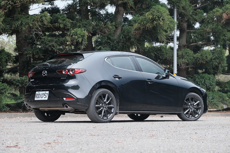 掀背帥還是跨界好?五門MAZDA3跟CX-30之間究竟怎麼選? 掀背帥還是跨界好?五門MAZDA3跟CX-30之間究竟怎麼選?