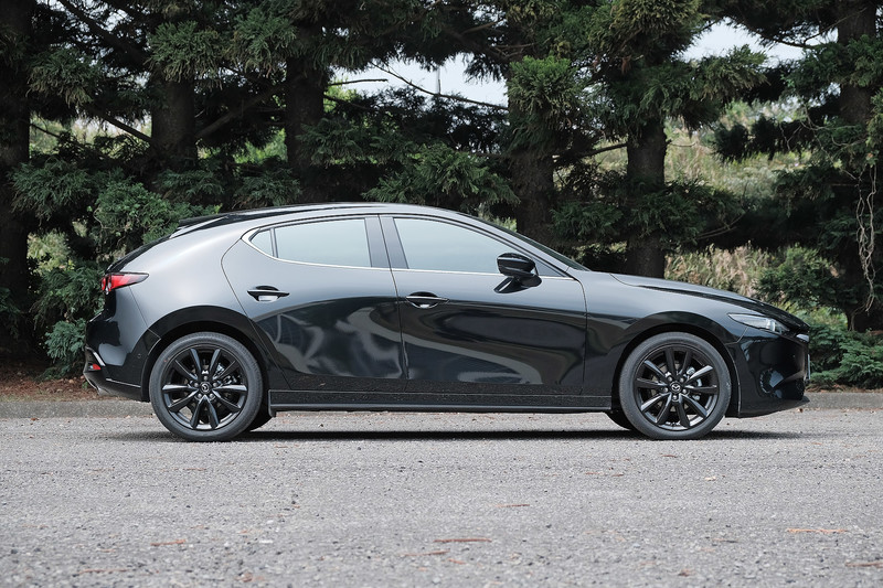 掀背帥還是跨界好?五門MAZDA3跟CX-30之間究竟怎麼選? 掀背帥還是跨界好?五門MAZDA3跟CX-30之間究竟怎麼選?