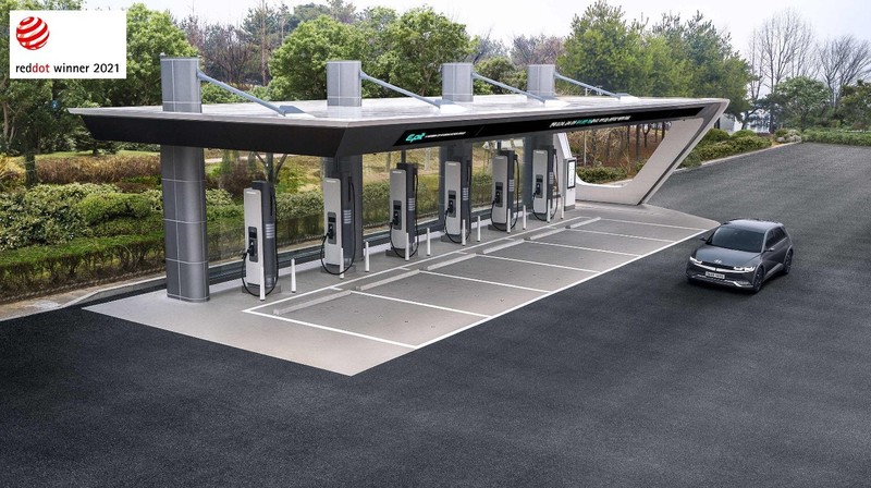 自家停車位安裝《壁掛充電座》有困難!擴增《800V快充站》相當重要|《Porsche》《Tesla》《KIA》未雨綢繆 自家停車位安裝《壁掛充電座》有困難!擴增《800V快充站》相當重要|《Porsche》《Tesla》《KIA》未雨綢繆