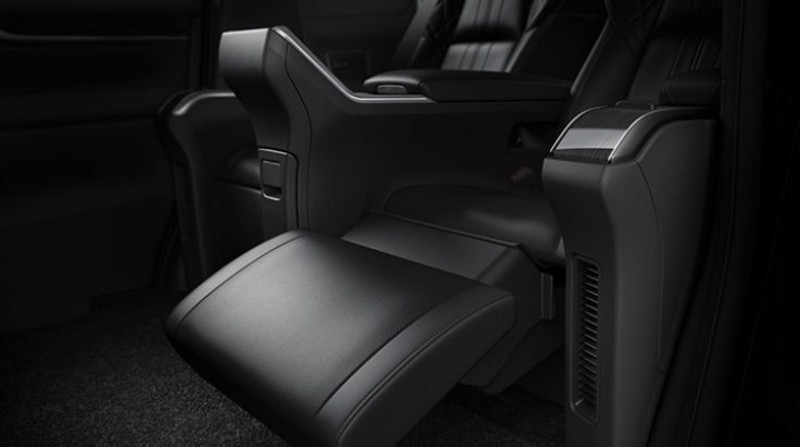 售價高達790萬元!《Lexus LM》登陸馬來西亞 內建26吋螢幕、可與駕駛座分離的玻璃隔屏 售價高達790萬元!《Lexus LM》登陸馬來西亞 內建26吋螢幕、可與駕駛座分離的玻璃隔屏