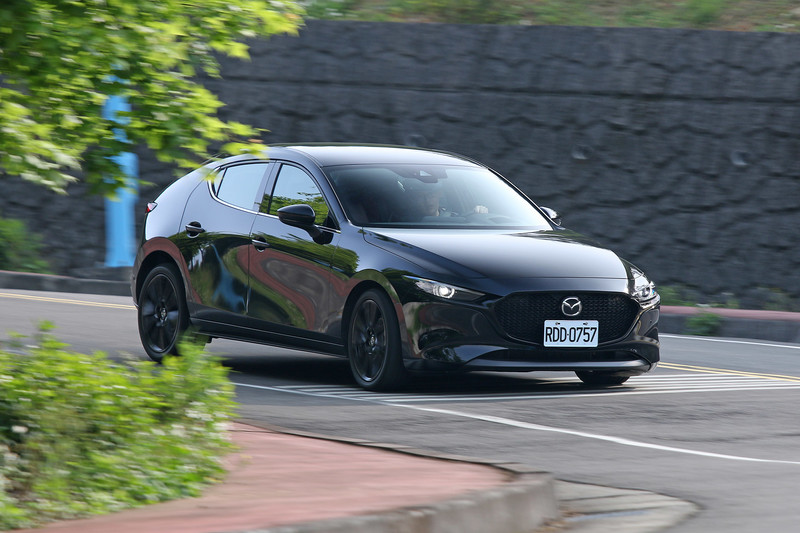 掀背帥還是跨界好?五門MAZDA3跟CX-30之間究竟怎麼選? 掀背帥還是跨界好?五門MAZDA3跟CX-30之間究竟怎麼選?