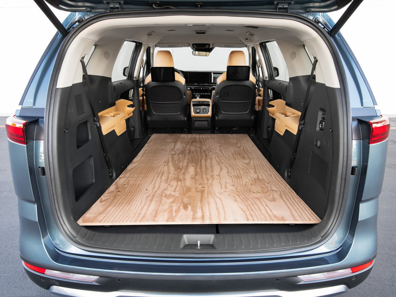 一分鐘變《車床》!免改裝《Kia Carnival》變身露營車!《拆卸+翻轉座椅》是MPV、也是移動旅社? 一分鐘變《車床》!免改裝《Kia Carnival》變身露營車!《拆卸+翻轉座椅》是MPV、也是移動旅社?