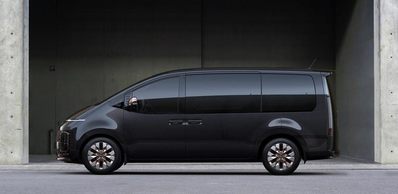 《Hyundai Staria》預計年底台灣見|首創全景式車窗 最多可乘載11人 《Hyundai Staria》預計年底台灣見|首創全景式車窗 最多可乘載11人