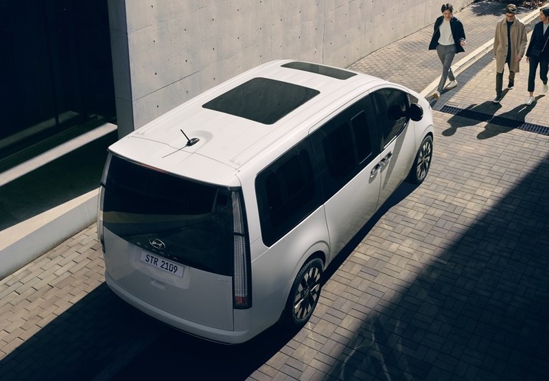 《Hyundai Staria》預計年底台灣見|首創全景式車窗 最多可乘載11人 《Hyundai Staria》預計年底台灣見|首創全景式車窗 最多可乘載11人