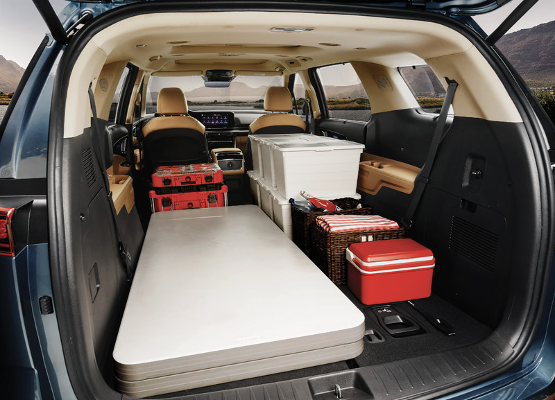 一分鐘變《車床》!免改裝《Kia Carnival》變身露營車!《拆卸+翻轉座椅》是MPV、也是移動旅社? 一分鐘變《車床》!免改裝《Kia Carnival》變身露營車!《拆卸+翻轉座椅》是MPV、也是移動旅社?