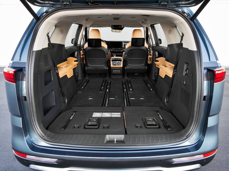 一分鐘變《車床》!免改裝《Kia Carnival》變身露營車!《拆卸+翻轉座椅》是MPV、也是移動旅社? 一分鐘變《車床》!免改裝《Kia Carnival》變身露營車!《拆卸+翻轉座椅》是MPV、也是移動旅社?