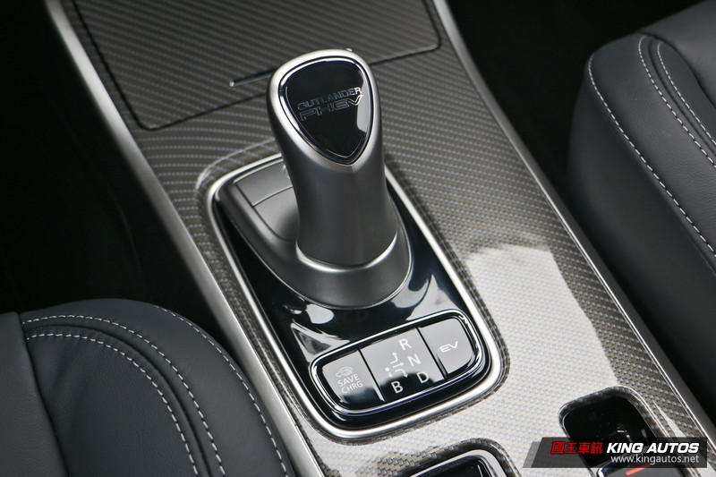 平均油耗52.4km/L《Mitsubishi Outlander PHEV》最大特色還是寧靜舒適、起步暢快 平均油耗52.4km/L《Mitsubishi Outlander PHEV》最大特色還是寧靜舒適、起步暢快