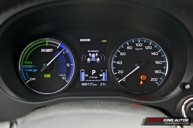平均油耗52.4km/L《Mitsubishi Outlander PHEV》最大特色還是寧靜舒適、起步暢快 平均油耗52.4km/L《Mitsubishi Outlander PHEV》最大特色還是寧靜舒適、起步暢快