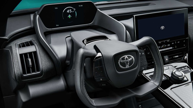 Toyota全新純電休旅《bZ4X》現身!搭載軛式方向盤、太陽能充電系統 明年確定量產 Toyota全新純電休旅《bZ4X》現身!搭載軛式方向盤、太陽能充電系統 明年確定量產