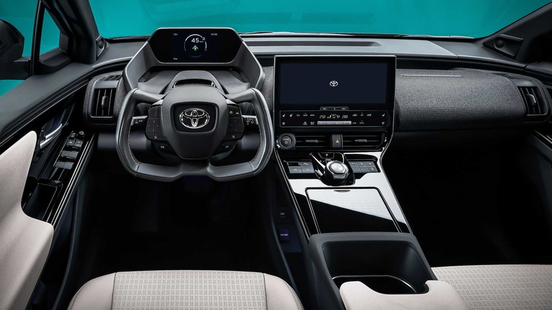 Toyota全新純電休旅《bZ4X》現身!搭載軛式方向盤、太陽能充電系統 明年確定量產 Toyota全新純電休旅《bZ4X》現身!搭載軛式方向盤、太陽能充電系統 明年確定量產