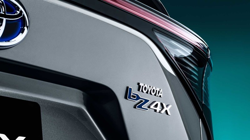 Toyota全新純電休旅《bZ4X》現身！搭載軛式方向盤、太陽能充電系統 明年確定量產