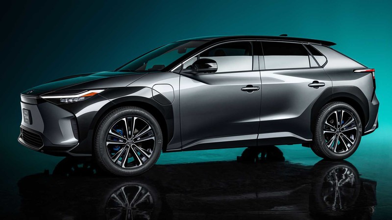 Toyota全新純電休旅《bZ4X》現身!搭載軛式方向盤、太陽能充電系統 明年確定量產 Toyota全新純電休旅《bZ4X》現身!搭載軛式方向盤、太陽能充電系統 明年確定量產