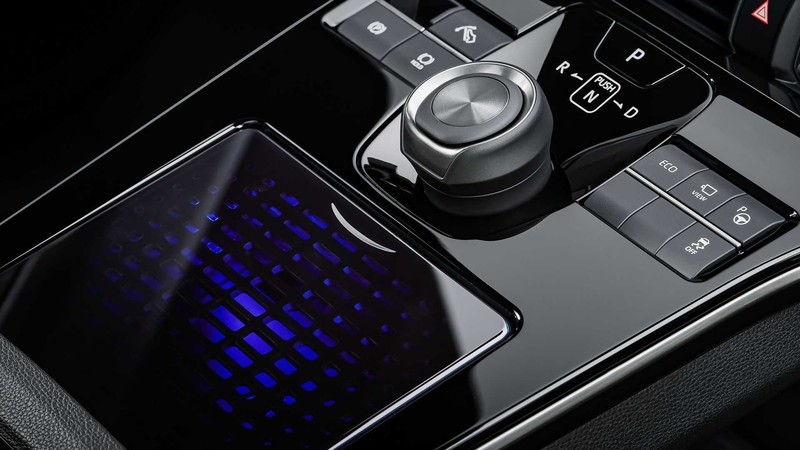 Toyota全新純電休旅《bZ4X》現身!搭載軛式方向盤、太陽能充電系統 明年確定量產 Toyota全新純電休旅《bZ4X》現身!搭載軛式方向盤、太陽能充電系統 明年確定量產