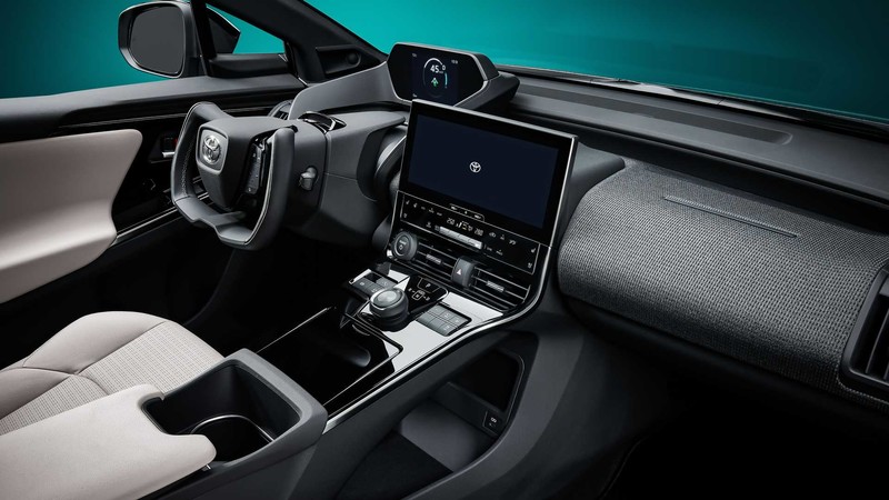 Toyota全新純電休旅《bZ4X》現身!搭載軛式方向盤、太陽能充電系統 明年確定量產 Toyota全新純電休旅《bZ4X》現身!搭載軛式方向盤、太陽能充電系統 明年確定量產