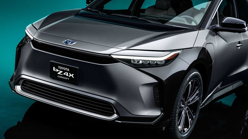 Toyota全新純電休旅《bZ4X》現身!搭載軛式方向盤、太陽能充電系統 明年確定量產 Toyota全新純電休旅《bZ4X》現身!搭載軛式方向盤、太陽能充電系統 明年確定量產