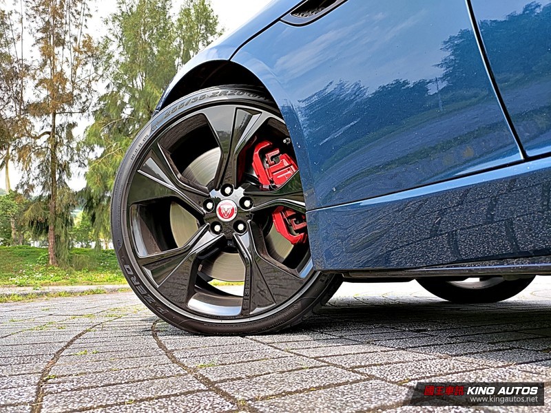 《Jaguar F-Type P450 R-Dynamic》小改款試駕︱渾厚嘶吼的5.0升V8豹力美學! 《Jaguar F-Type P450 R-Dynamic》小改款試駕︱渾厚嘶吼的5.0升V8豹力美學!