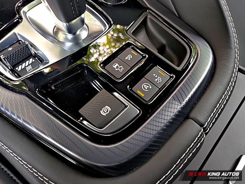 《Jaguar F-Type P450 R-Dynamic》小改款試駕︱渾厚嘶吼的5.0升V8豹力美學! 《Jaguar F-Type P450 R-Dynamic》小改款試駕︱渾厚嘶吼的5.0升V8豹力美學!