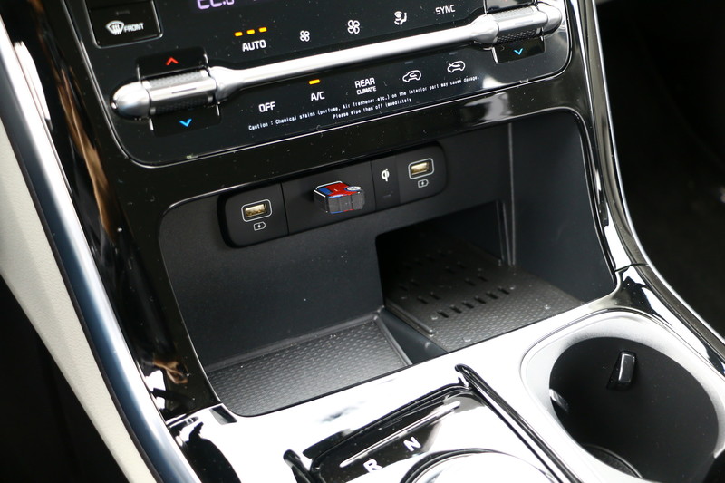 激發內心渴望《Kia Carnival》價格 配備 美學 正中紅心! 激發內心渴望《Kia Carnival》價格 配備 美學 正中紅心!