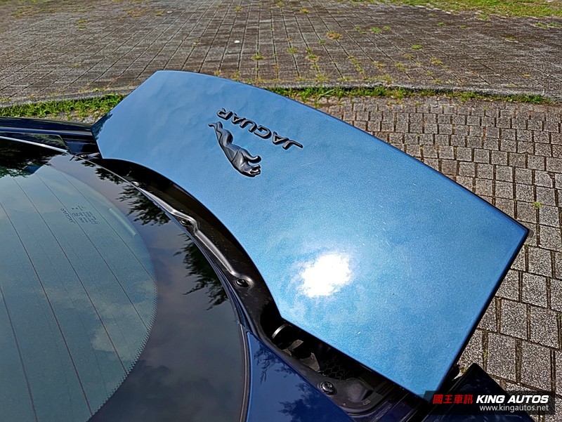 《Jaguar F-Type P450 R-Dynamic》小改款試駕︱渾厚嘶吼的5.0升V8豹力美學! 《Jaguar F-Type P450 R-Dynamic》小改款試駕︱渾厚嘶吼的5.0升V8豹力美學!