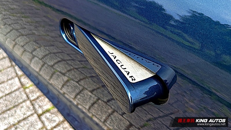 《Jaguar F-Type P450 R-Dynamic》小改款試駕︱渾厚嘶吼的5.0升V8豹力美學! 《Jaguar F-Type P450 R-Dynamic》小改款試駕︱渾厚嘶吼的5.0升V8豹力美學!