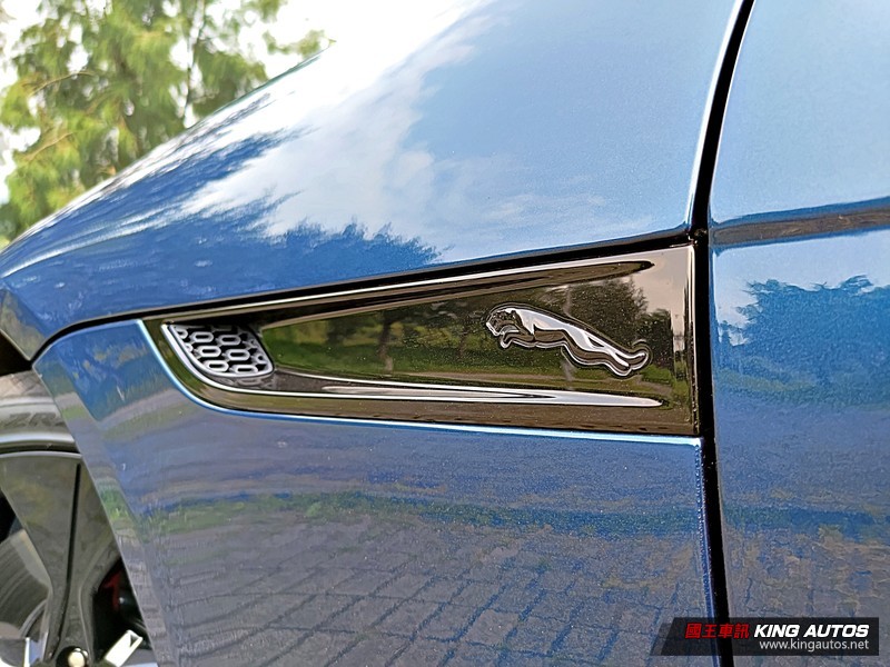 《Jaguar F-Type P450 R-Dynamic》小改款試駕︱渾厚嘶吼的5.0升V8豹力美學! 《Jaguar F-Type P450 R-Dynamic》小改款試駕︱渾厚嘶吼的5.0升V8豹力美學!