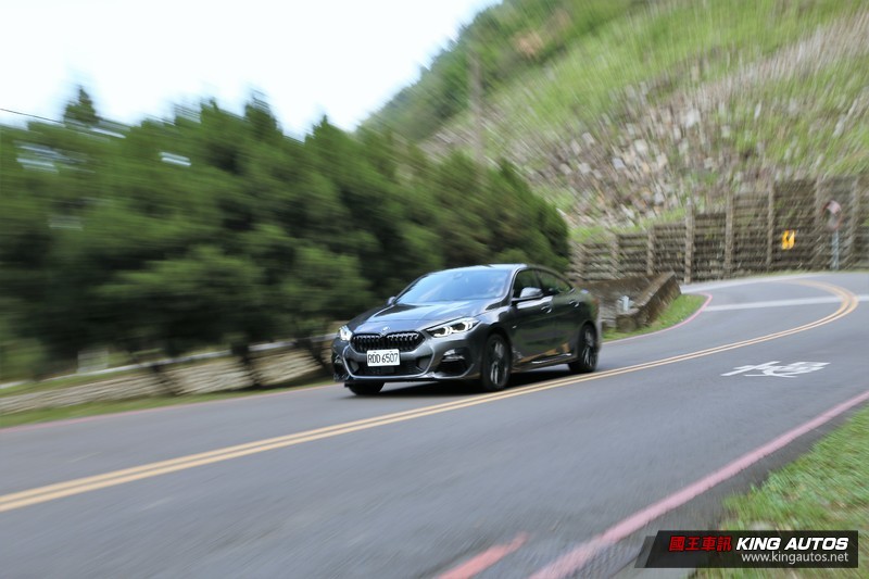 《BMW 220i Gran Coupe Edition M》試駕︱何必將就三缸!四缸渦輪引擎低轉高扭力 操駕更帶勁 《BMW 220i Gran Coupe Edition M》試駕︱何必將就三缸!四缸渦輪引擎低轉高扭力 操駕更帶勁