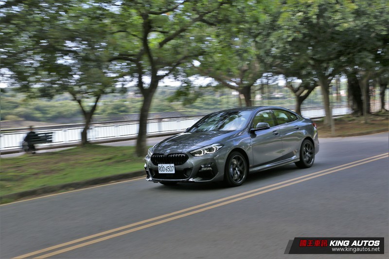 《BMW 220i Gran Coupe Edition M》試駕︱何必將就三缸!四缸渦輪引擎低轉高扭力 操駕更帶勁 《BMW 220i Gran Coupe Edition M》試駕︱何必將就三缸!四缸渦輪引擎低轉高扭力 操駕更帶勁