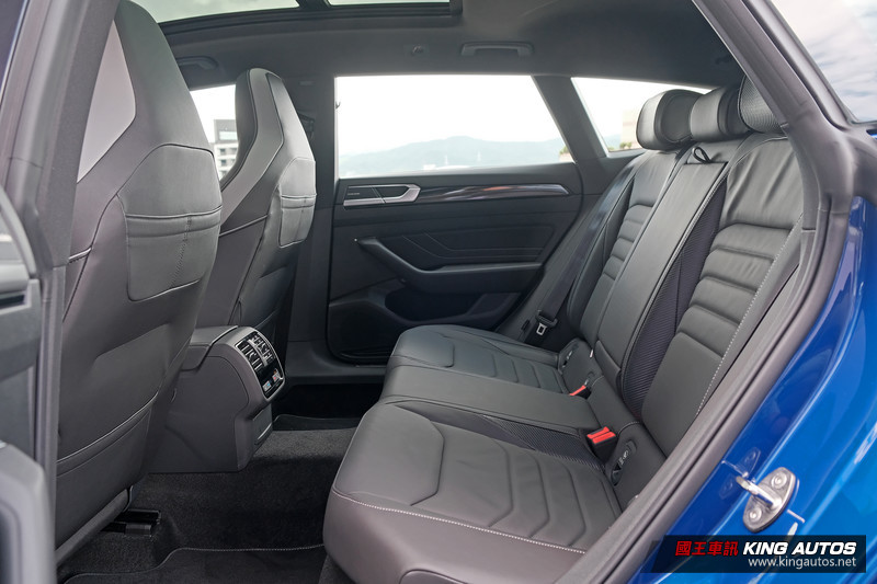 國王駕道︱非典型旅行車《VW Arteon Shooting Brake》有帥到!該選科技新貴還是豪門世家? 國王駕道︱非典型旅行車《VW Arteon Shooting Brake》有帥到!該選科技新貴還是豪門世家?