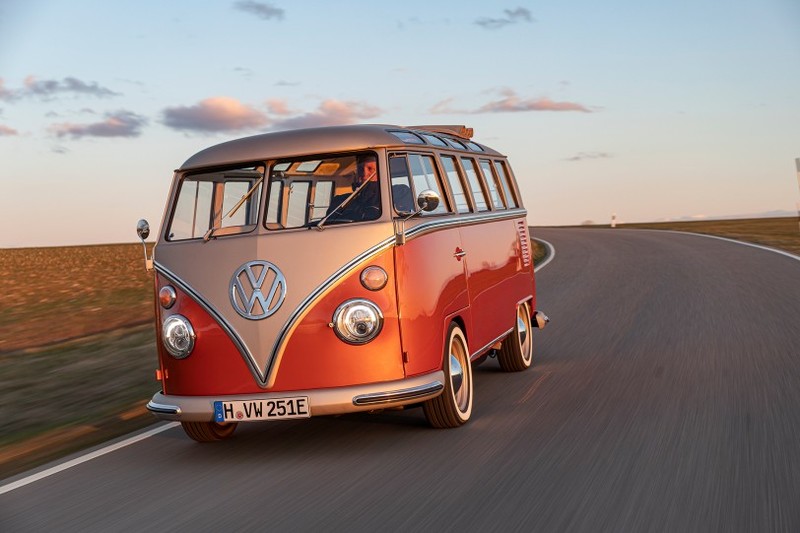 是在致敬《Volkswagen T1》？大陸新款MPV《SS Summer》亮相 採6人座配置+可升高車頂