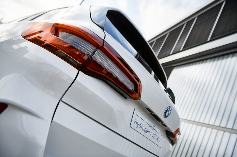 《BMW X5氫燃料電池車》明年生產|4分鐘內加滿氣 可跑約400公里 《BMW X5氫燃料電池車》明年生產|4分鐘內加滿氣 可跑約400公里