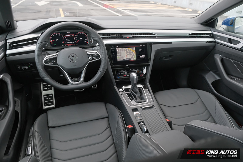 國王駕道︱非典型旅行車《VW Arteon Shooting Brake》有帥到!該選科技新貴還是豪門世家? 國王駕道︱非典型旅行車《VW Arteon Shooting Brake》有帥到!該選科技新貴還是豪門世家?