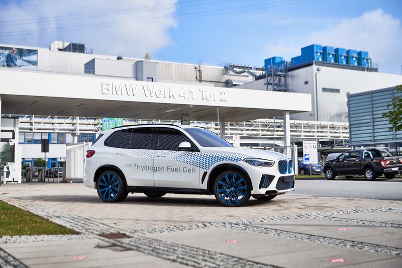 《BMW X5氫燃料電池車》明年生產|4分鐘內加滿氣 可跑約400公里 《BMW X5氫燃料電池車》明年生產|4分鐘內加滿氣 可跑約400公里