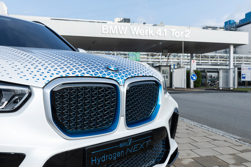 《BMW X5氫燃料電池車》明年生產|4分鐘內加滿氣 可跑約400公里 《BMW X5氫燃料電池車》明年生產|4分鐘內加滿氣 可跑約400公里