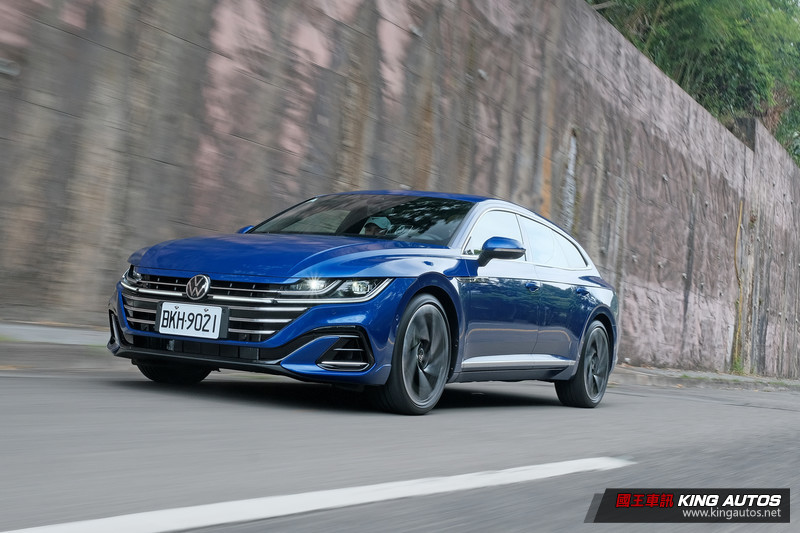 國王駕道︱非典型旅行車《VW Arteon Shooting Brake》有帥到!該選科技新貴還是豪門世家? 國王駕道︱非典型旅行車《VW Arteon Shooting Brake》有帥到!該選科技新貴還是豪門世家?