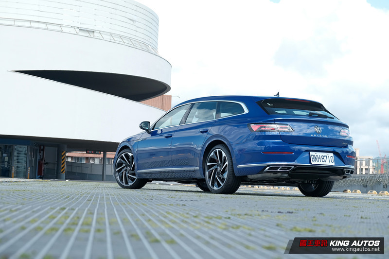 國王駕道︱非典型旅行車《VW Arteon Shooting Brake》有帥到!該選科技新貴還是豪門世家? 國王駕道︱非典型旅行車《VW Arteon Shooting Brake》有帥到!該選科技新貴還是豪門世家?
